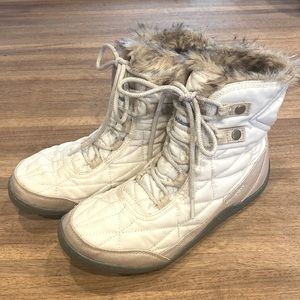 Columbia Lace Up Waterproof Boots Quilted White Tan Fur Trim Gray Sole
